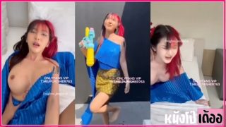 คลิปหลุดน้องจิ๊ดจ๊าด Jeedjad_ss หลุดชุดไทยน้องจิ๊ดจ๊าดจัดหนักควันหลงสงกรานต์ Onlyfans เล่นหีเสียวแหกหีโชว์หมอยดกอย่างเซ็กซี่ ก่อนจะก้มลงไปอมควยโม๊กสดอย่างเสียว XXX ก่อนแหกหีล่อควยตอกสดกระแทกเย็ดไม่ยั้งก่อนจะชักควยออกมาแตกราดบนเนินนมเสียวๆ