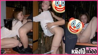 คลิปหลุดโอนลี่แฟน Jeenzen น้องส้ม Onlyfans สาวไทยเซ็กส์จัดหุ่นสวยน่าเย็ด xxx โชว์ลีลาเสียวชวนผัวมาเย็ดหน้าบ้านอย่างเมามัน นั่งคุกเข่าจับชักว่าวดูดควย แล้วโดนผัวจับแหกขาเลียหี ก่อนไปยืนเย็ดเกาะไผ่กระแทกหีท่าหมารัวๆจนน้ำแตกใน
