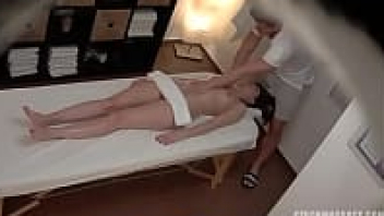 ตั้งกล้องแอบถ่าย18+ สาวเข้าร้านนวดน้ำมันโดนหมอนวดจิ่มจนเงี่ยน โดนหมดนวดเลียหีแฉะเอาควยเย็ดหีซอยหีเน้นๆขึ้นขย่มควยอย่างเมามันส์โดนควยกระแทกท่าหมาจนเสร็จชักว่าวใส่ตูดxxx - heovl.dog