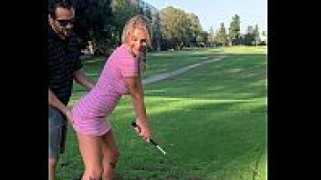 ฝรั่งxxx หลอกเย็ดนางเอกนู้ด Gabbie Carter พามาตีกอล์ฟ เผลอแป๊บเดียวโดนควยตีหี อ่อยซะจนเงี่ยน น่าเย็ดสาวตูดงอน - heovl.dog