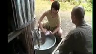 หนังอาร์อีโรติกเกาหลี ไอ่เฒ่าข่มขืนสาวน้อย18+ นั่งหีออกตอนซักผ้า ควยเห็นหี ไอ่จู๋แข็งโด่จับลากเข้าบ้าน กระหน่ำเย็ดหี น้ำเยอะแตกในรูหี