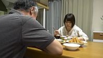 หนังโป๊ญี่ปุ่นพ่อเย็ดลูก 18+แนวครอบครัวดูเต็มเรื่อง ฉากควยหีไม่เซ็อนเซอร์ กินข้าวเสร็จแล้วจับลูกเย็ด กิจวัตรประจําวันก่อนไปโรงเรียนต้องโดนพ่อเย็ดหี - heovl.dog