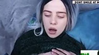 หนังโป๊คนดัง billie eilish นักร้องสาวชาวอเมริกันวัย 20 ปี บิลลี ไอลิชโดนโปรดิวเซอร์ควยใหญ่จับติ้วหีจนร้องครางเสียว แล้วเอาดุ้นควยจับยัดกระเด้าหีไม่ยั้งจนร้องครางเสียงหลงxxx