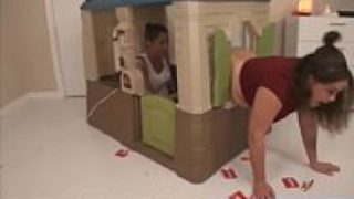 porn เลสเบี้ยนสองสาวฝรั่ง แอบเล่นเสียวในบ้านเด็กลูกหลานสาว อยากเลียหีเหมือนตอนวัยรุ่นxxxxเลยต้องหาสถานที่ตีฉิ่งกันให้เด็ดที่สุด