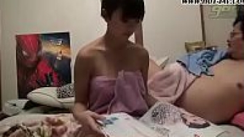 คลิปหลุดจากกลุ่มลับ1000เทพ คู่พ่อลูกเอากันจริงๆ หลอกอาบน้ำให้ลูกสาวเสร็จแล้วจับควยเย็ดจนลืมไปว่าเย็ดลูกสาวตัวเอง - heovl.dog