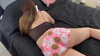 soy’FxU พี่สาวร่านมากให้น้องชายช่วยซอยหีถี่ๆให้หายคันรูหี - heovl.dog