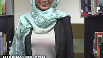 MIA KHALFIA แหกหีโชว์ในห้องสมุด - heovl.dog