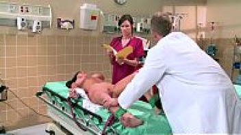 หนังโป๊ตรวจภายใน Brazzers คุณหมอจอมหื่นจับคนไข้มัดแขนขาแล้วเอาควยกระแทกปากจนอ๊อก Brandy Aniston จับคนไข้กระแทกทั้งหีทั้งตูดบนเตียงผู้ป่วยxxx - heovl.dog