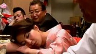 หนังเย็ดแนวครอบครัว พ่อพาเมียใหม่มาให่ลูกเย็ดแล้วเย็ดด้วย xxxx สวิงกิ้งกันทั้งบ้านเอาจนน้ำควยแตกใส่หีทุกคน