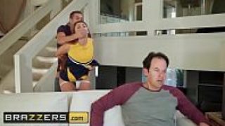 หนังโป๊มาแรง XVIDEOS แอบล่อหีกับเมียเพื่อนเห็นอ่อยอยู่นั้น เลยเย็ดจัดชุดใหญ่ให้เลยแถมเย็ดแบบซาดิสซะด้วย