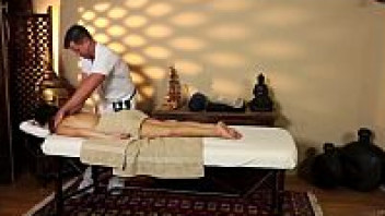 หนังโป้เกาหลีใต้ Daisy Summers มานวดแต่ได้นาบ สาวเข้ามานวดสปาร์น้ำมัน นวดไปนวดมาโดนพนักงานนวดจับเลียหีแฉะแล้วเอาควยเย็ดหีเสร็จแล้วชักว่าวใส่ท้อง - heovl.dog