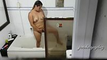 ดูหนังโป๊ฝรั่งออนไลน์ TubXPorn หนุ่มขี้เงี่ยน แอบปีนผนังหลังห้องน้ำดูสาวอาบน้ำกำลังช่วยตัวเอง หญิงสาวจับได้เลยโดนเรียกเข้าไปเย็ดหีในห้องน้ำ เย็ดหีเสร็จเอาน้ำว่าวให้กิน ฟินหรรมสุดๆxxx - heovl.dog