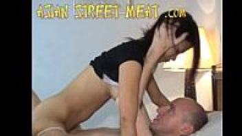 กระหรี่อีสานจาก asian street meat แสดงหนังโป๊นะxxออนไลน์เอากับฝรั่งหัวล้าน ลีลาถ่างหีโครตเด็ด นั่งสุดขึ้นสุดพร้อมโมคควยต่อจนน้ำแตกใส่ปาก - heovl.dog