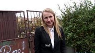 หนังxฝรั่งแนวเย็ดแลกเงิน Public Agent จ้างสาวฝรั่งหีสวยผมทองมาเย็ดแบบกลางแจ้ง xxx แถมเย็ดแรงจนผู้หญิงครางลั่นไม่กลัวใครเห็นเลยสุดจริงๆคู่นี้