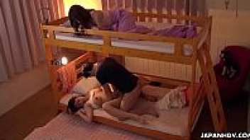 Japan Hdv หนังอาร์ญี่ปุ่น Mayuka Akimoto พี่สาวเสียวหีเห็นน้องสาวเย็ดกับแฟนหลายท่าเย็ด18+ เย็ดจนเตียงขย่มxxxx เลยตื่นขึ้นมาแอบดูแล้วเกี่ยวเบ็ดช่วยตัวเองไปด้วยจนสำเร็จความใคร่น้ำหีแตกเต็มกางเกงใน - heovl.dog