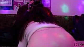 คลิปโป๊vk เย็ดเด็กดริ้งในห้องคาราโอเกะ อีกมือถือไมค์อีกมือกดหัวอมควย xxx จนควยแข็งเต็มที่พร้อมจะเข้ารูถ้ำแล้วพ่นพิษข้างใน - heovl.dog