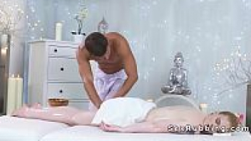 หนังเอ็กซ์ฝรั่งล่าสุด คาร์ลี่ แร ซัมเมอรส์ โดนหมอนวดหื่นล้องหีจับนม แถมกระแทกเสียงครางลั่นอย่างห้อง - heovl.dog