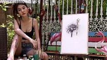 หนังRไทยเต็มเรื่อง “คนโลกจิตรกร” 2012 นักวาดสาวตกอับขายหีแลกเงินเลี้ยงชีพ เย็ดกับลูกค้าไทย-ฝรั่ง จนชื่อเสียงโด่งดังในเรื่องการเย็ด - heovl.dog