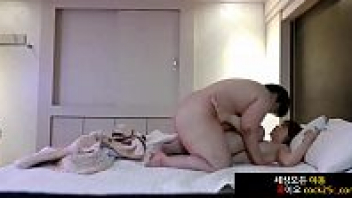 หนังโป๊หนุ่มอ้วนโอปป้า แอบพ่อตัวเองเย็ดแม่เลี้ยงเกาหลี ตั้งกล้องวิดีโอ XXX กำลังยกขาซอยหีเลย - heovl.dog