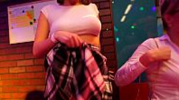 XXX เลสเบี้ยน โดนเลียในผับ 18+ - heovl.dog