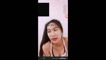 คลิปหลุดคอลเสียว น้องเบนซ์ หรือ น้องบีน่า หน้าหมวยหีชมพูแลกเสียวกับหนุ่มทีติดหี xxx โชว์นมอูมๆจุกชมพูแล้วเอาควยปลอมยัดมิดด้ามจนน้ำหีสาดเต็มหน้ากล้อง - heovl.dog