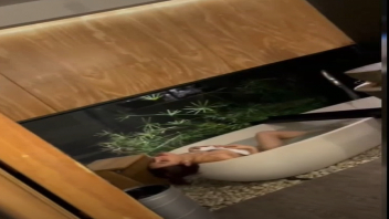 ดูคลิปหลุดน้องลูกหว้า เด็ดๆจาก onlyfans เน็ตไอดอลขวัญใจหนุ่มๆในโลกโซเชียล sexyangle_lookwa โชว์ผิวเนียนเปลือยกายอาบน้ำในอ่างสบายหีไม่ระวังตัว เลยโดนมือดีแอบถ่ายใว้ได้ห้ามพลาด - heovl.dog