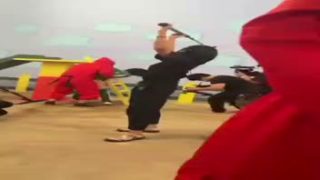 ฉากเย็ดเบื้องหลังหนังxxxสควิดเกม Squid Game เล่นลุ้นตาย ผู้คุมจับคนแพ้ลงโทษกระหน่ำยืนเย็ดเสียวอย่างโหด