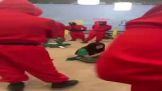 ดูหนังโป๊สควิดเกม เล่นลุ้นตาย Squid Game ตอนแกะแผ่นน้ำตาล แผ่นใครแตกต้องโดนควบคุมจับซอยแตกในxxx