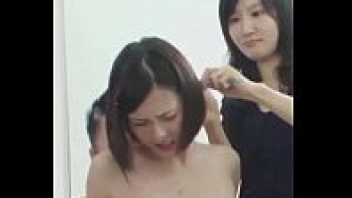 คลิบโป้เวียดนามเด็ดๆ พ่อเลี้ยงจับลูกติดเย็ดหีหน้ากระจกระหว่างแต่งตัว แม่สุดใจดีสมยอดให้ผัวใหม่เย็ดลูกตัวเอง แถมแต่งหน้าทำผมให้ซะด้วย18+ - heovl.dog