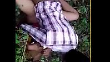 แอบถ่ายจากมือถือรุ่นนิยม iPhone XS Max อาบังขายโรตีลากลูกค้าสาวอินเดียมาเย็ดกลางป่า หลอกเย็ดว่าจะพาไปกินกล้วยแต่โดนควยบังเย็ดแทน - heovl.dog