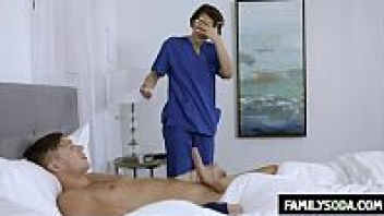 Porn Nurse หนังโป๊เย็ดกับสาวพยาบาล หุ่นกำลังน่าเย็ด เห็นคนไข้งัดควยออกมาชักว่าว ใจดีเลยไปนั่งโยกควยจนน้ำแตก - heovl.dog
