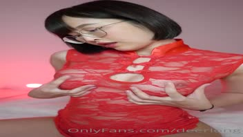 คลิปโป้ น้องกวางเดียร์ลอง deerlong หลุดน้องกวางสตรีมเมอร์สาวแว่นโชว์เสียวใส่ชุดกี่เพ้าซีทรูยั่วควยxxx นวดนมเปิดจุกขยี้หัวนมอย่างเสียว เห็นหัวนมชมพูชัดๆโคตรน่าดูด - heovl.dog